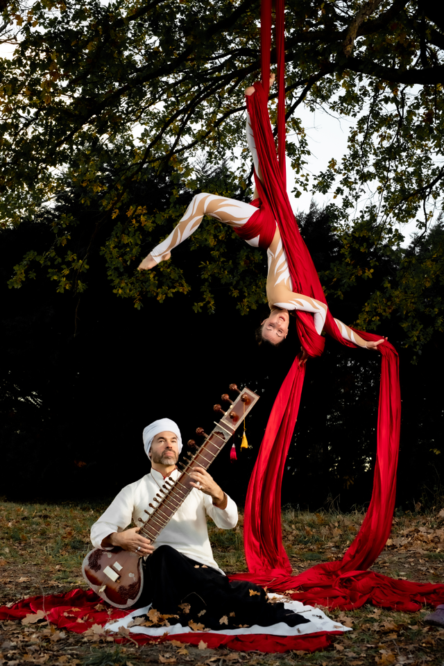Tissu aérien, danse aérienne, sitar indien, musique live, djset electro,