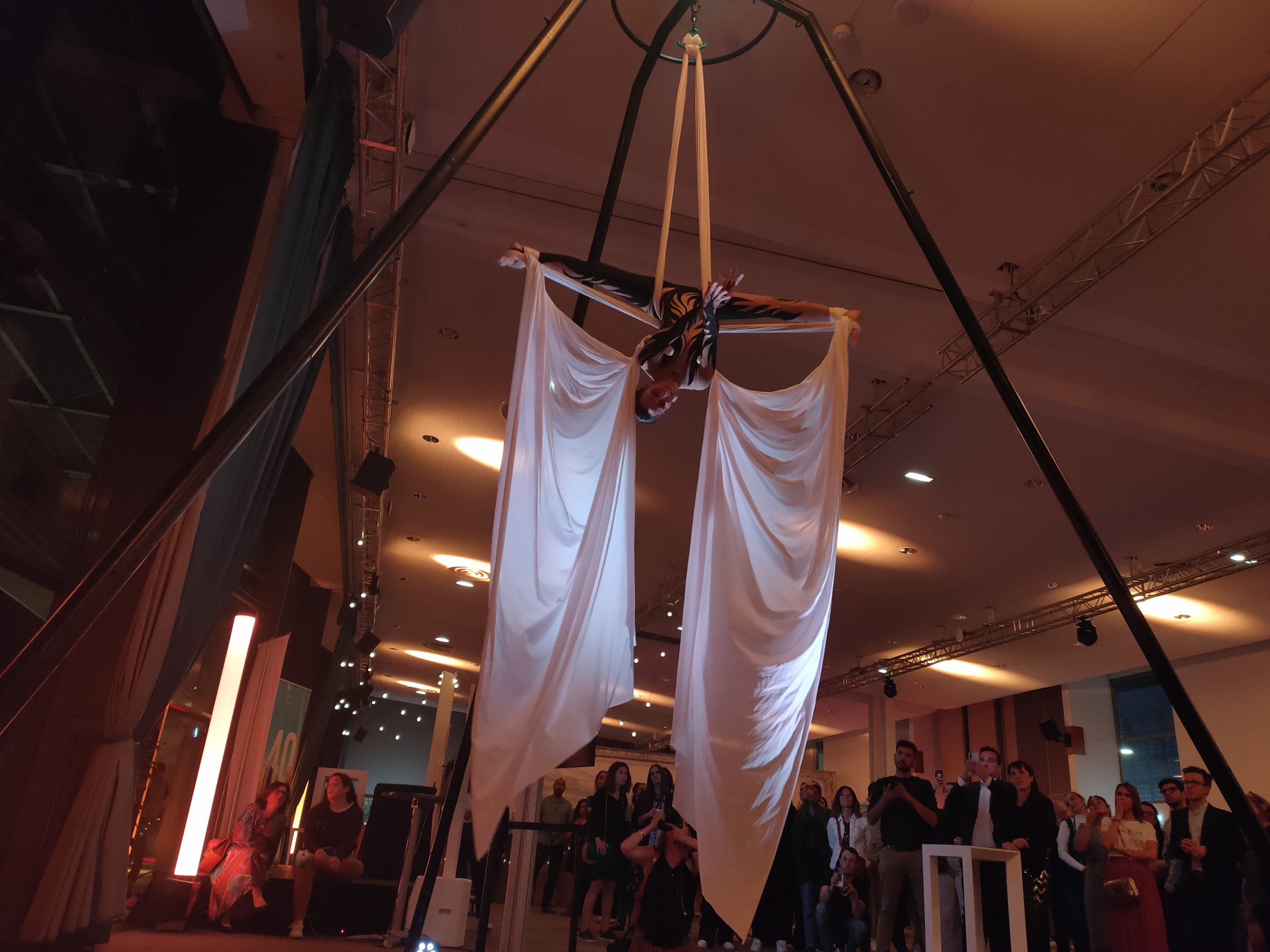 Danse aérienne, évènementiel, soirée privé, tissu aérien