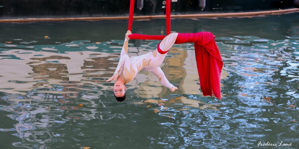 Tissu aérien, canal du midi, spectacle de danse aérienne, Toulouse, Occitanie