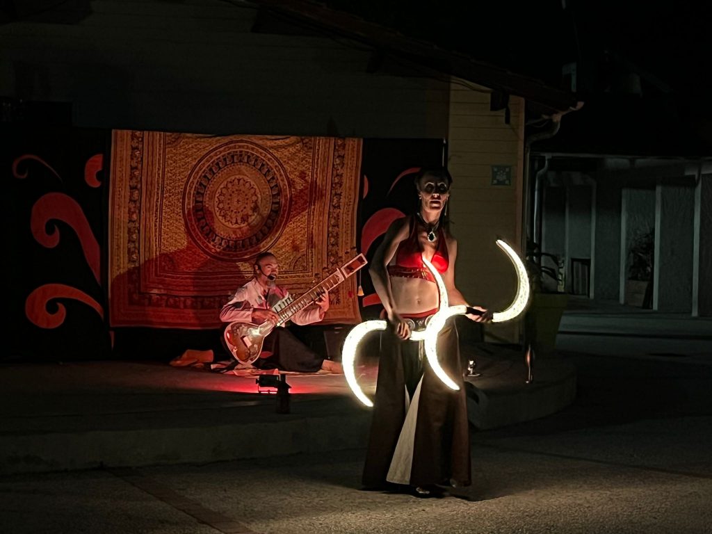 Danse buugeng lumineux, leds, spectacle de feu