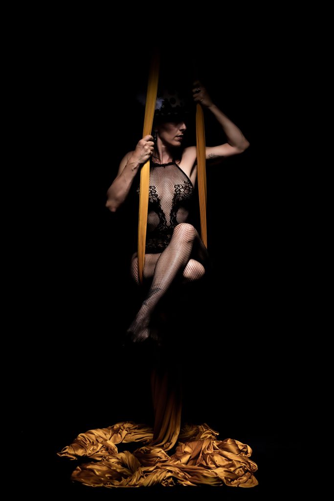 Danse aérienne, conte sensuel, comédie, théâtre