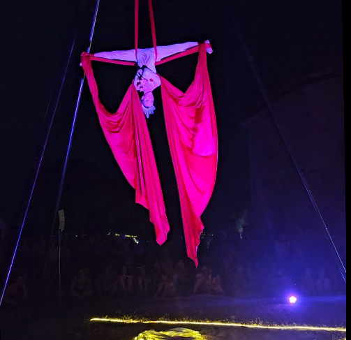 Danse aérienne tissu aérien, spectacle Philaé