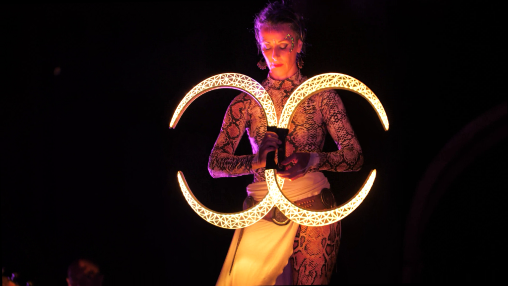 Danse leds, spectacle de feu, danse aérienne, dans du serpent